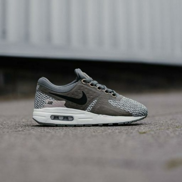 Nike Shoes - Womens/Girls Nike Air Max Zero (Size 6.5y/8w)